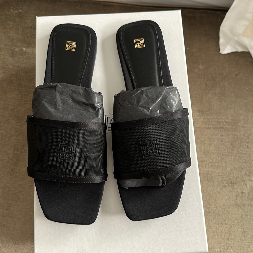 Toteme Satin “Pool” slides size 40